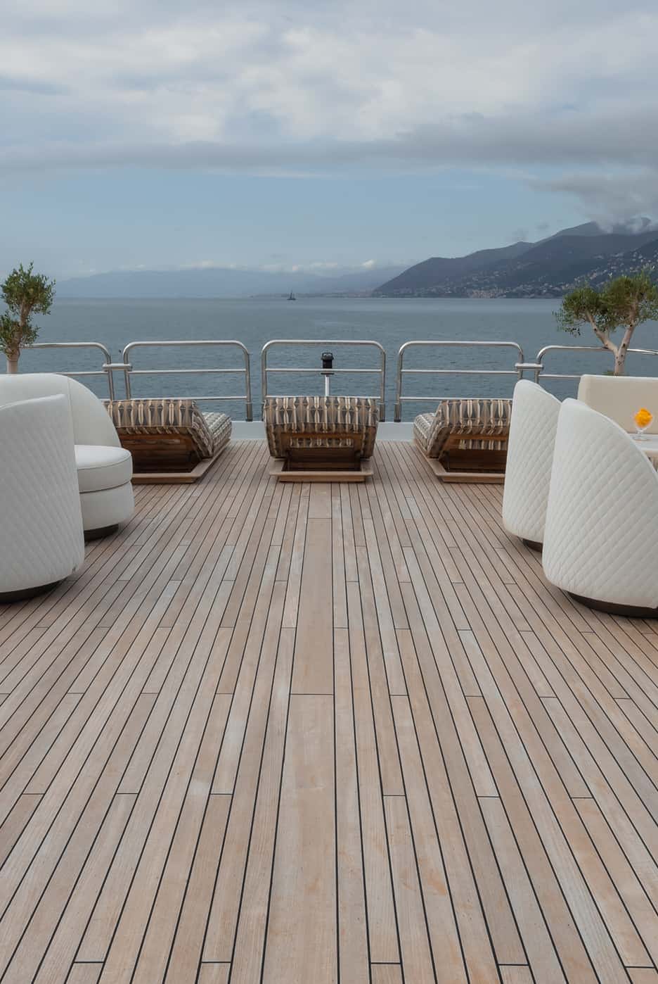 Isabell yacht dining area