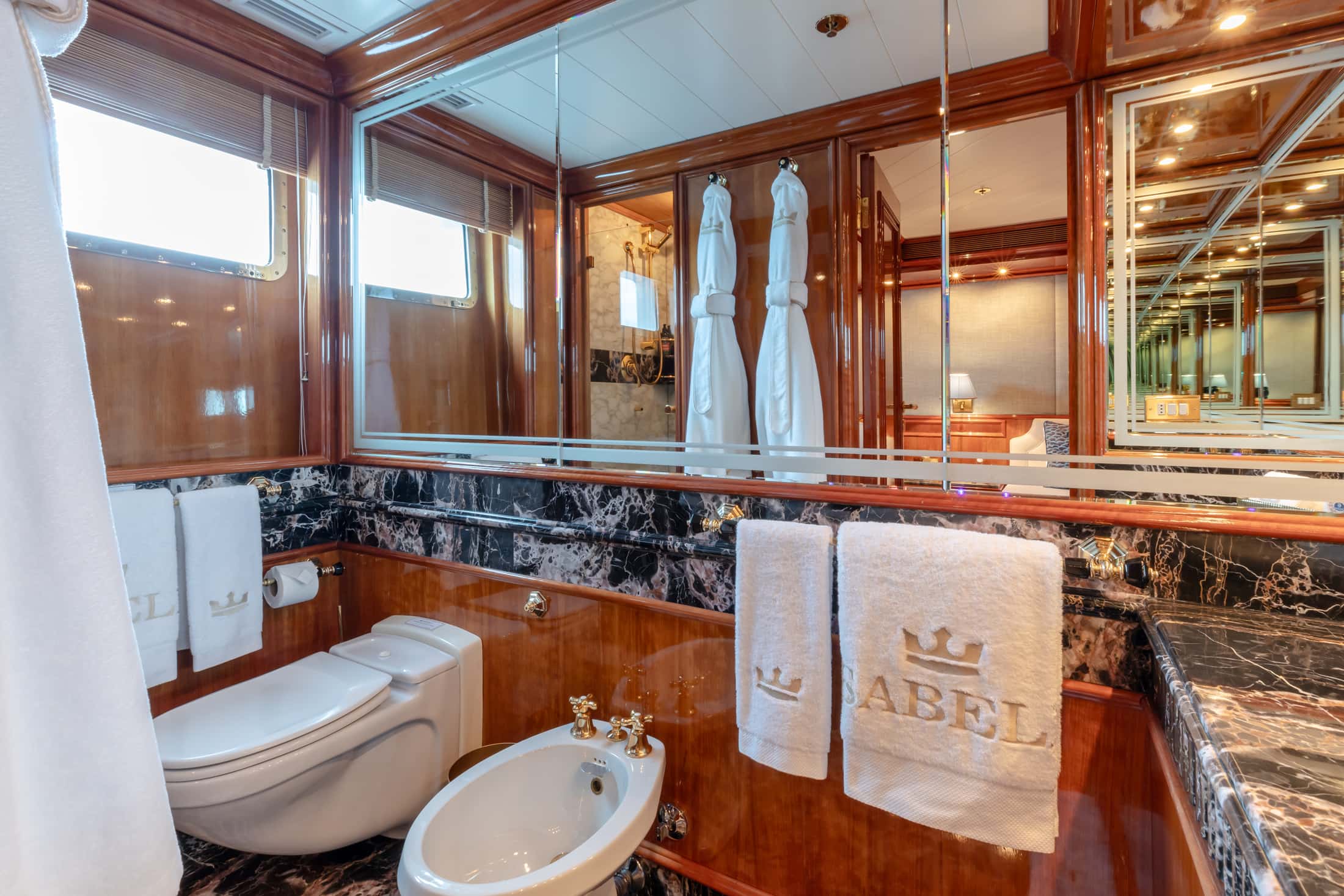 Isabell yacht dining area